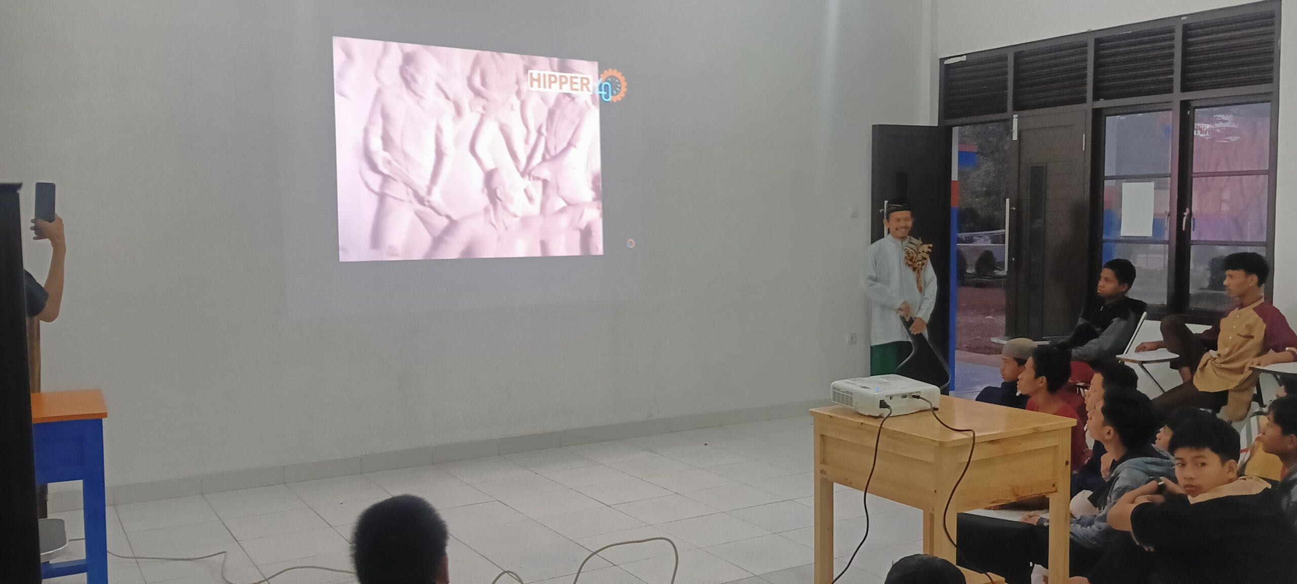 Menolak Lupa Santri Darussalam Nonton Bareng (NOBAR) G30SPKI